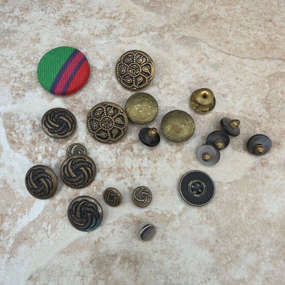 Vintage Mixed Button Lot Fabric Covered Metal Plastic Sewing Craft Variety - Picture 6 of 11